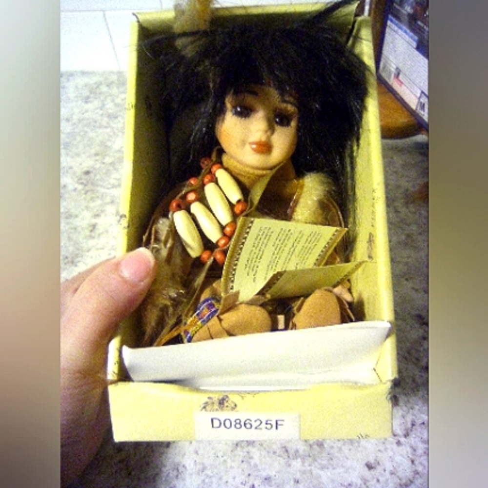 kinnex little cubs collector doll, native American. (do8625f)